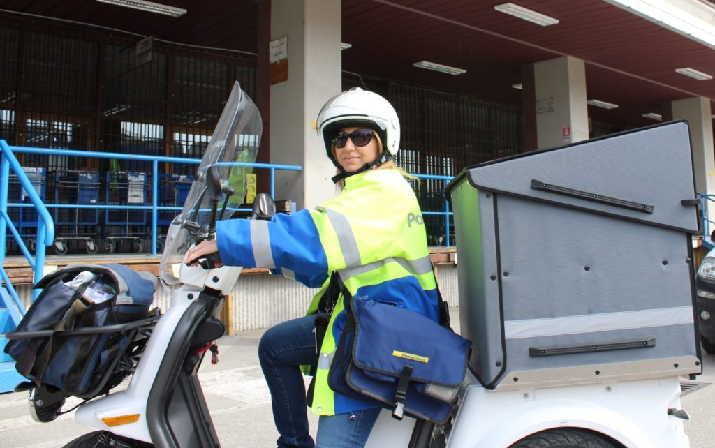 Postina su triciclo elettrico Poste Italiane