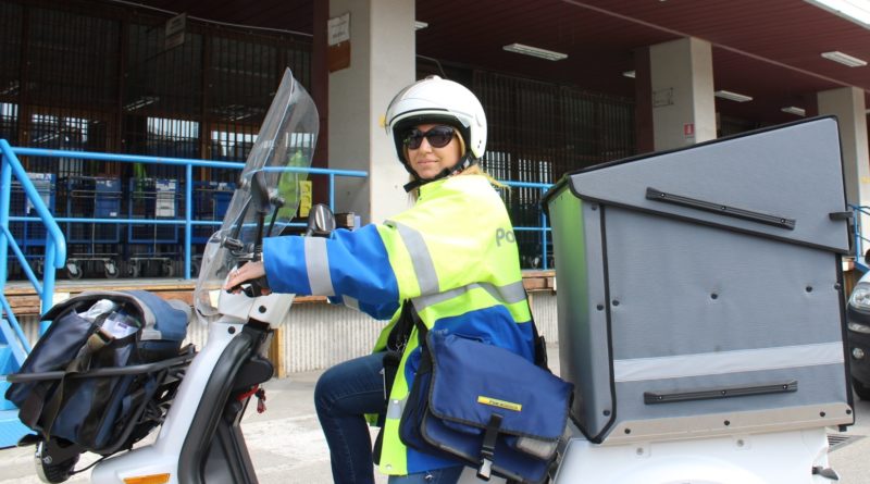 Postina su triciclo elettrico Poste Italiane