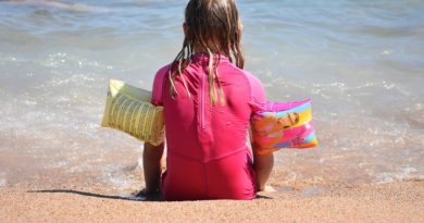 Bimba in spiaggia