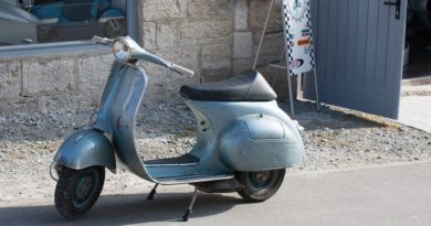 Vespa Moto Scooter